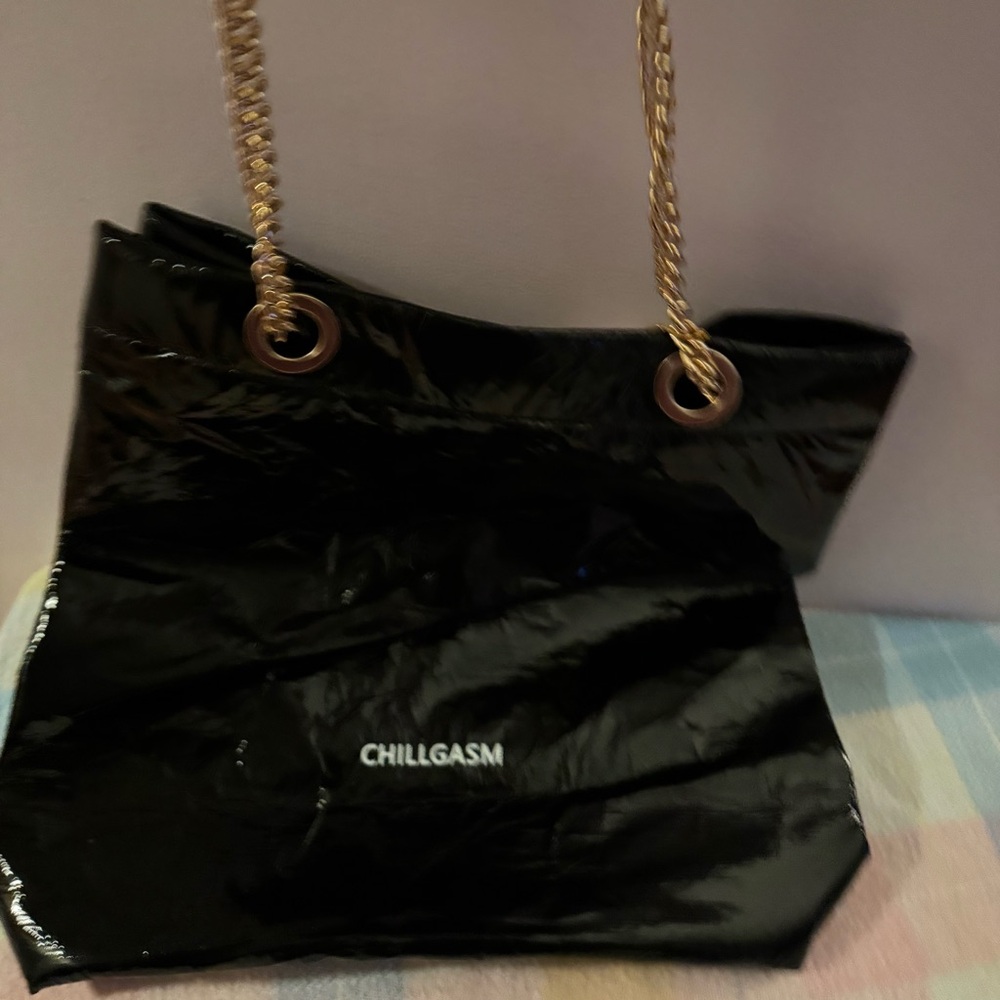 New Chillgasm Classic rarBlack and Gold Chain Shoulder Bag rare collection item - Picture 6 of 8